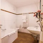 Arooma Hotel
