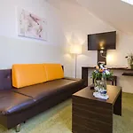 Arooma 3*
