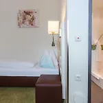 Arooma 3*