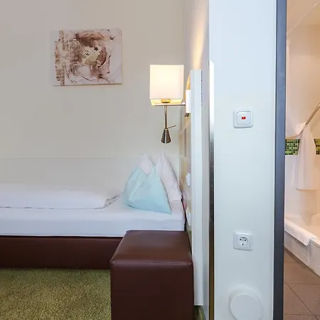 Arooma 3*