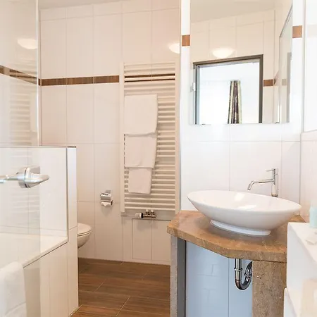 Arooma Hotel 3*