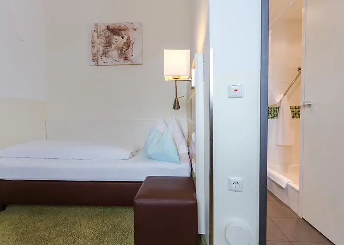 Arooma 3*